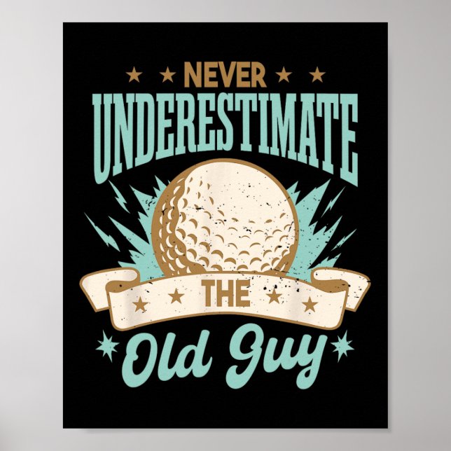 Never Underestimate The Old Guy Golfing Golf Funny Poster (Vorne)