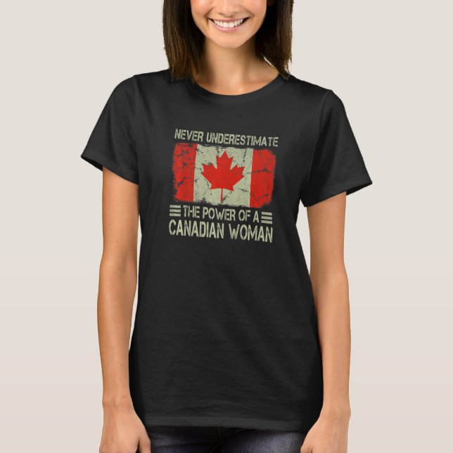 Never Underestimate The Power of a Canadian Woman  T-Shirt (Vorderseite)
