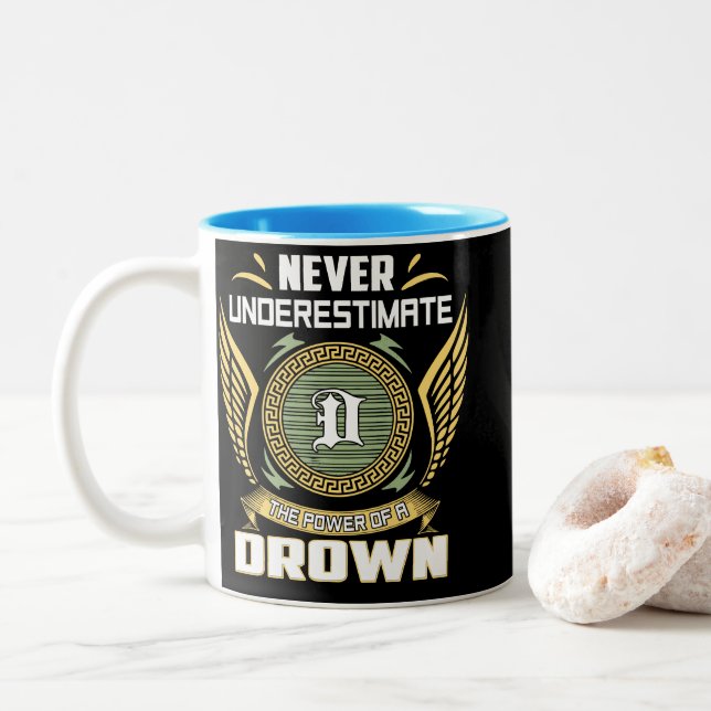 Never Underestimate The Power Of A Drown Zweifarbige Tasse (Mit Donut)