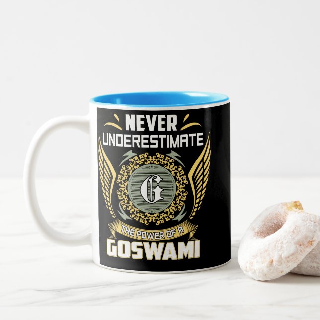 Never Underestimate The Power Of A Goswami Zweifarbige Tasse (Mit Donut)