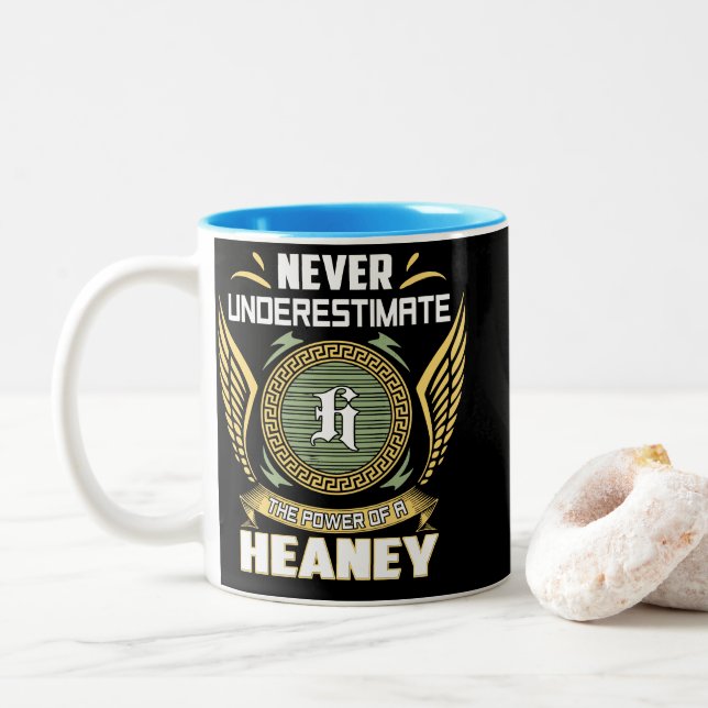 Never Underestimate The Power Of A Heaney Zweifarbige Tasse (Mit Donut)