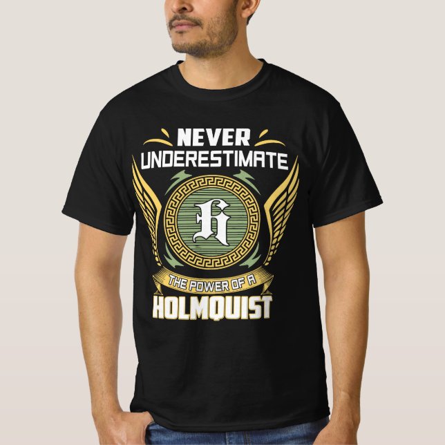 Never Underestimate The Power Of A Holmquist T-Shirt (Vorderseite)