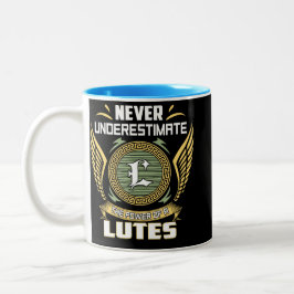 Never Underestimate The Power Of A Lutes Zweifarbige Tasse