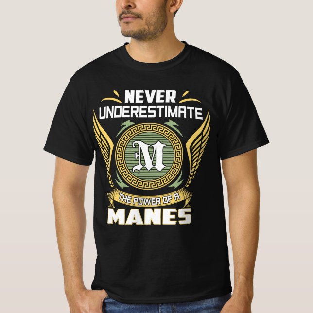 Never Underestimate The Power Of A Manes T-Shirt (Vorderseite)