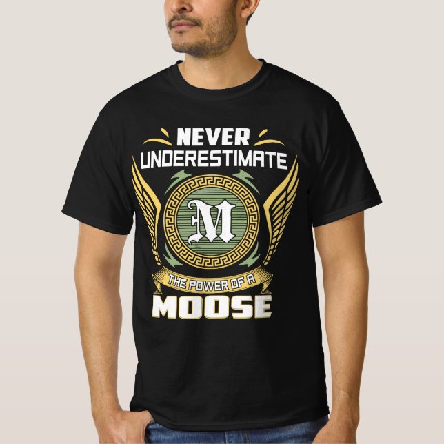 Never Underestimate The Power Of A Moose T-Shirt (Vorderseite)