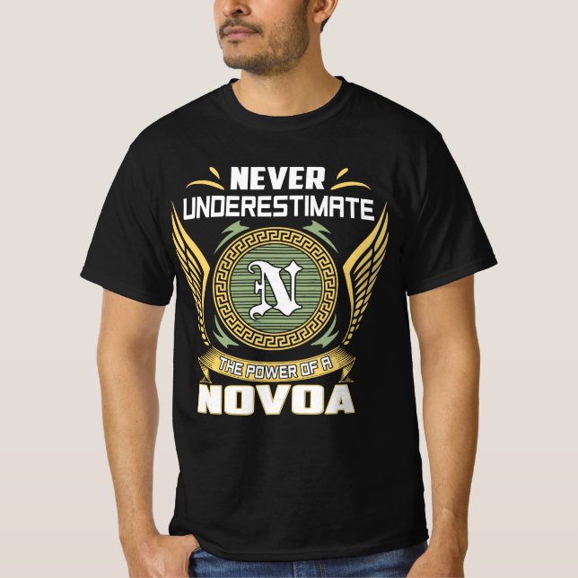 Never Underestimate The Power Of A Novoa T-Shirt (Vorderseite)
