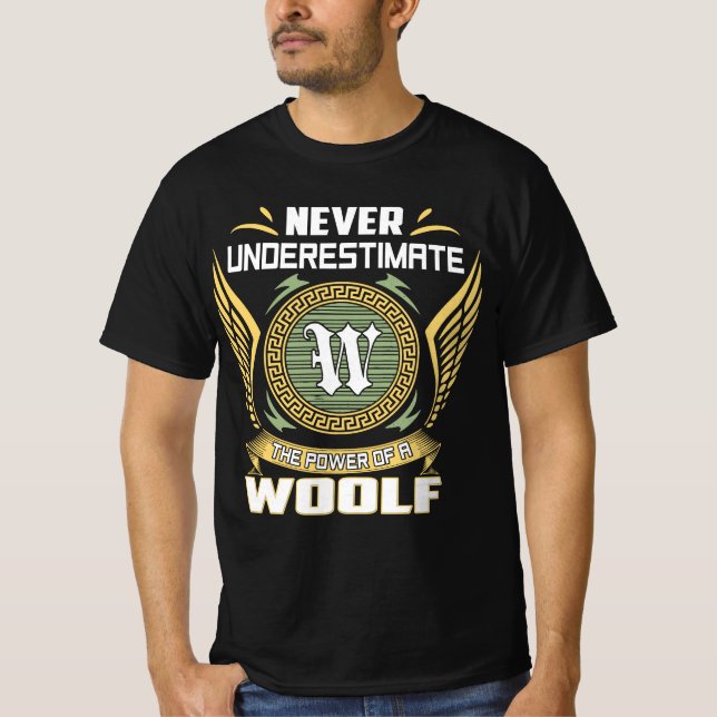 Never Underestimate The Power Of A Woolf T-Shirt (Vorderseite)