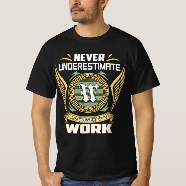 Never Underestimate The Power Of A Work T-Shirt (Vorderseite)