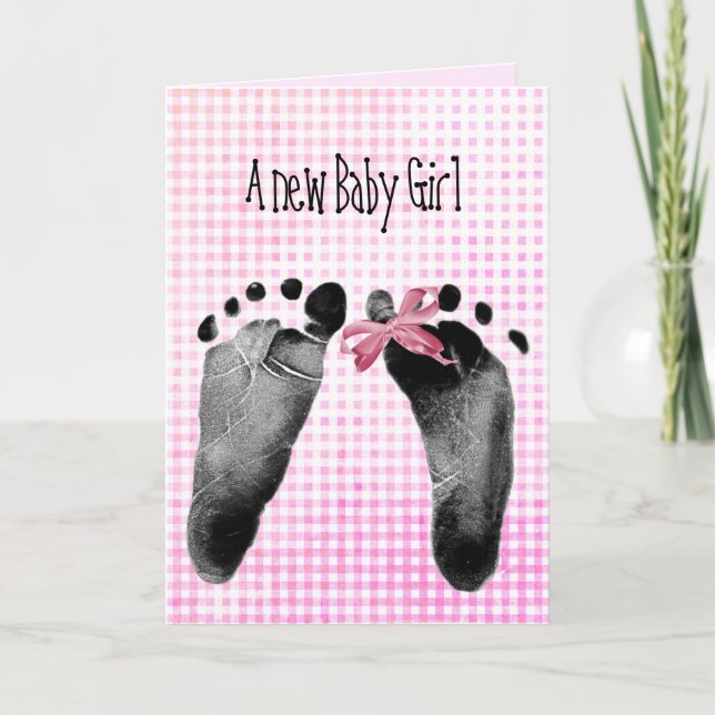 New Baby Girl Footprints auf Gingham Karte (Vorderseite)