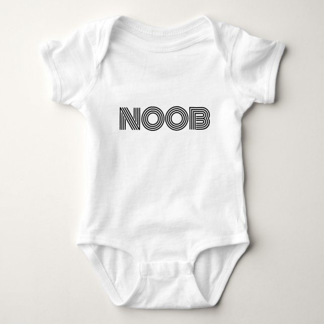 New Baby - NOOB Babies Typografy Spaß Strampler (Vorderseite)