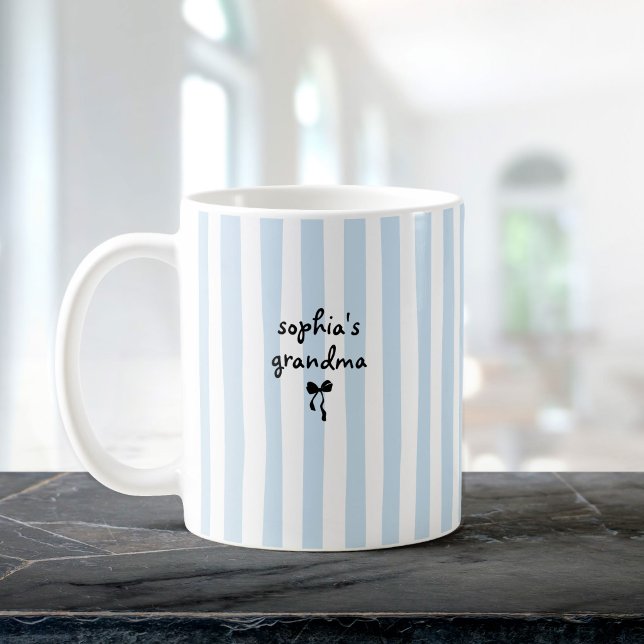 New Baby's Grandma Custom Name Light Blue Stripes Kaffeetasse (Von Creator hochgeladen)