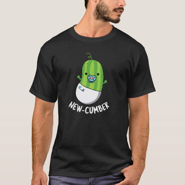 New cumber Funny Veggie Cucumber Pun Dark BG T-Shirt (Vorderseite)