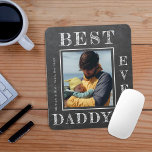 New dad Foto personalisiert Erster Tag der Väter Mousepad<br><div class="desc">Happy First Vatertag bester Papa je kühn weiße Typografie auf dunkelgrauem Holzkohle rustikalen Chalkboard neuen Papa personalisierten Maus-Pad Vorlage mit Ihrem Foto,  Text und Unterschrift.</div>