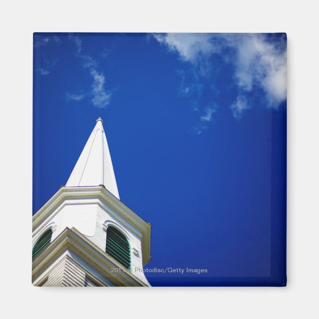 New England Church Steepe mit einem Royal Blue Sky Magnet (Vorne)