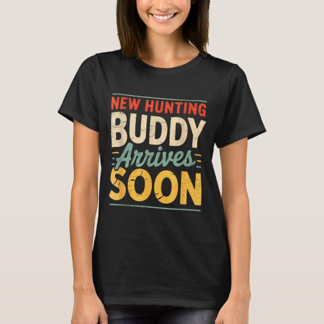 New Hunting Buddy Coming Soon Funny Pregnancy Anno T-Shirt (Vorderseite)