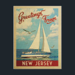 New Jersey Sailboat Vintage Travel Postkarte<br><div class="desc">Dieses Greetings From New Jersey Jahrgang Reise nautische Design verfügt über ein Boot,  das auf dem Wasser mit Möwen segeln und einen blauen Himmel gefüllt mit prächtigen puffigen weißen Wolken.</div>