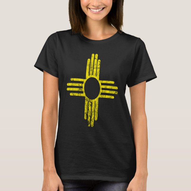 New Mexico Distressed Yellow Zia Sun Symbol Red Ci T-Shirt (Vorderseite)