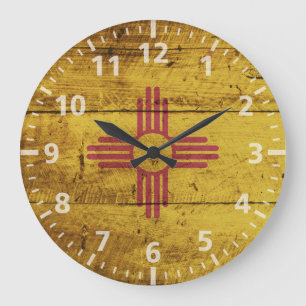 New Mexico State Flag on Old Wood Grain Große Wanduhr