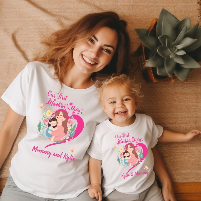 New mom Baby and mama First Mother's Day Matching T-shirt (Von Creator hochgeladen)