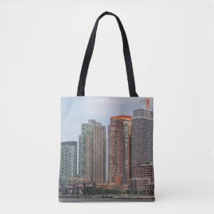 NEW YORK - 5. JULI 2015: Long Island City Wasserfi