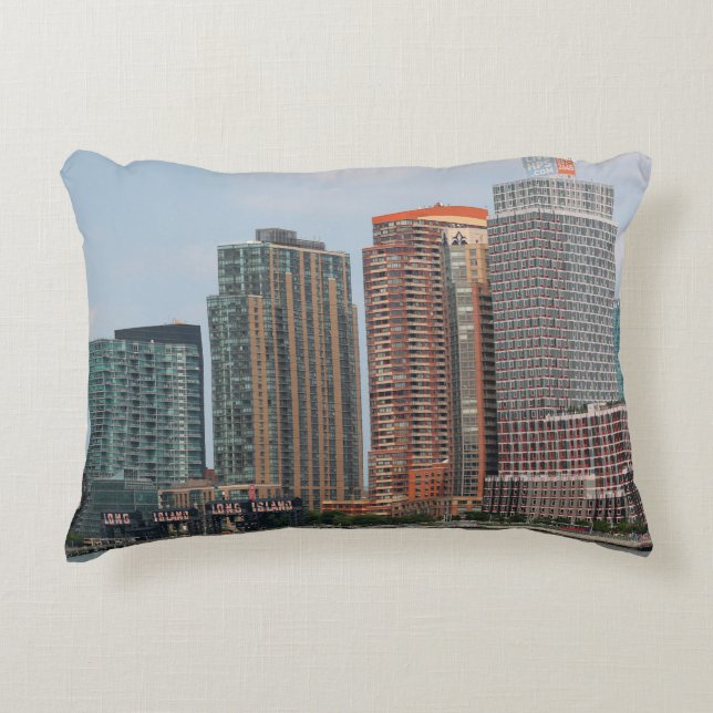 NEW YORK - 5. JULI 2015: Long Island City Wasserfi Dekokissen (Vorderseite)