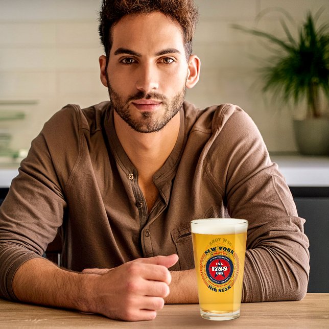 New York Circle Typografy Design Glas (A young man sits with the New York glass designed by The American Family.)