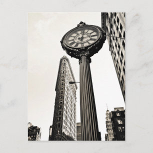 New York City - Flatiron-Gebäude und Uhr Postkarte