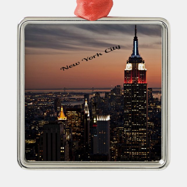 New York City Skyline bei Nacht Silbernes Ornament (Vorne)
