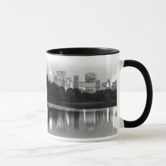 New York City Skyline bei Nacht Tasse