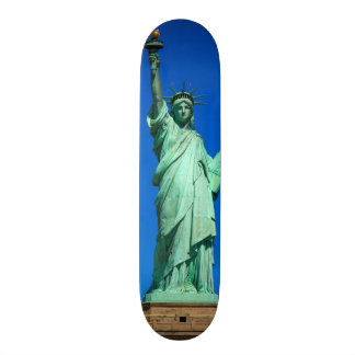 New York, Freiheitsstatue Skateboard