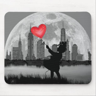 NEW YORK Full Moon Girl mit Herzballon Mousepad