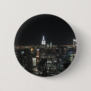 New York große Apple Manhattan am Nachtgeschenk Button
