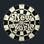 NEW YORK Retro Moderne Schwarz-Weiß-Creme Dartscheibe<br><div class="desc">NEW YORK Retro Modernes Schwarz-Licht-Creme-bearbeitbares Dart-Board-Spiel inklusive 6 Messingdarts 🎯 mit Ihrem Text oder Namen personalisieren, indem Sie die Personalisierungsoption auswählen. Bitte lass mir, ob Sie weitere Fragen haben und weil Zazzles Kundensupport die Kundenerfahrung abwickelt, können Sie den Zazzle Kundensupport per Chat, Telefon oder E-Mail erreichen, wie in diesem hilfreichen...</div>