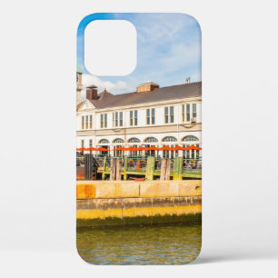 NEW YORK, USA - SEP 22, 2015: New York Peer on t Case-Mate iPhone Hülle