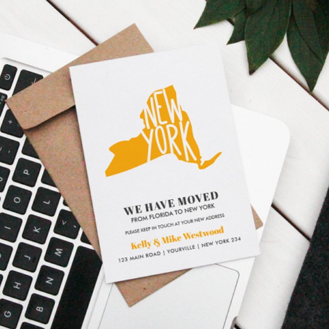 NEW YORK Wir haben neue Adresse Neue Zuhause versc Postkarte (New York Modern Change Address Postcard with Silhouette Map- in yellow Customizable Name and AddRESS)