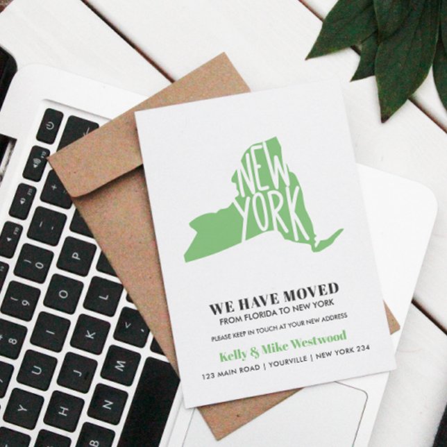 NEW YORK Wir haben neue Adresse Neue Zuhause versc Postkarte (New York Green Modern Change of Address Postcard with Silhouette Map Customizable Name and ADDRESS)