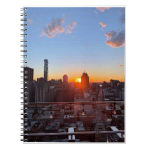 New Yorker Stadtbild Sonnenuntergang Dachterrasse Notizblock