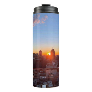New Yorker Stadtbild Sonnenuntergang Dachterrasse Thermosbecher