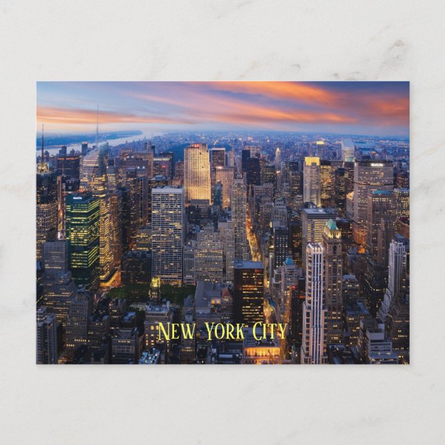 New Yorker Wolkenkratzer in der Dusk Postkarte (Vorderseite)