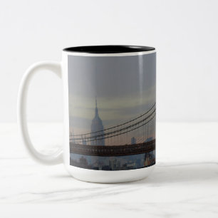 New- YorkSkyline mit Brooklyn-Brücke Zweifarbige Tasse