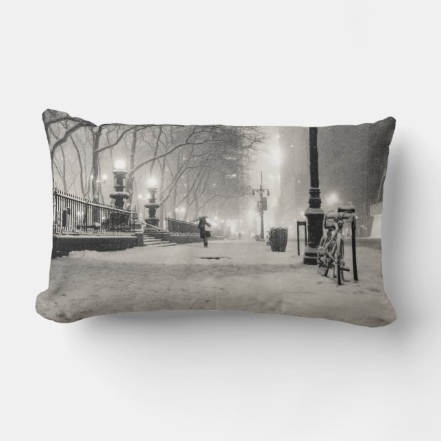 New- Yorkwinter - Snowy-Nacht - Bryant-Park Lendenkissen (Vorderseite)