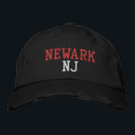 NEWARK NJ Red and White on Black Vintag Style Bestickte Baseballkappe<br><div class="desc">NEWARK NJ Rot und Weiß Stickereien auf Schwarz bedrückten Vintagen Stil Baumwollhut. Die Stickerei kann an andere Farbeinstellungen angepasst werden,  indem Sie die Schaltfläche "Design bearbeiten" auswählen. Außerdem ist die Möglichkeit verfügbar,  die gewünschte Farbe auf der Hauptseite auszuwählen.</div>