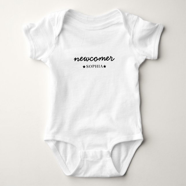 Newborn Newbie Cute First Days Baby Quote Strampler (Vorderseite)