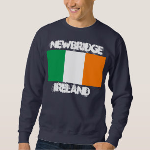 Newbridge, Irland mit irischer Flagge Sweatshirt