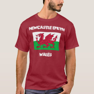 Newcastle Emlyn, Wales mit walisischer Flagge T-Shirt