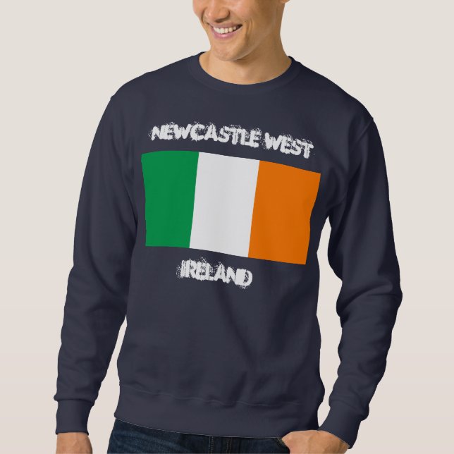 Newcastle West, Irland mit irischer Flagge Sweatshirt (Vorderseite)