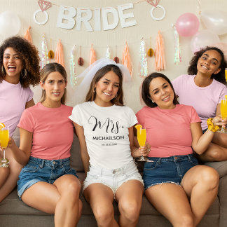 Newlylierte Typografie-Skript T-Shirt