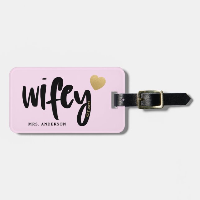 Newlylierte Wifey-Typografie Gepäckanhänger (Vorderseite horizontal)