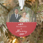 Newlywings First Christmas Simple Foto Ornament<br><div class="desc">Feiern Sie Ihr erstes Weihnachten als Herr. & Mrs. mit diesem sehr trendigen Foto-Ornament. Anpassen Sie den Wortlaut einfach und ändern Sie das Foto,  um einen Speicher zu erstellen,  der für immer gültig sein wird.</div>