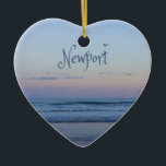 Newport Beach California Ocean Sunrise Blue Keramik Ornament<br><div class="desc">Newport Beach California Ocean Sunrise Blue Schönes Foto von Newport Beach Sonnenaufgang. Man fühlt sich hier in Ruhe und Gelassenheit, wenn der Vogel durch die Luft fliegt und die Meeresbrise ins Gesicht strömt. Hören Sie sich die Lichtwellen an, während sie einrollen und erinnern Sie sich an einen Urlaub, den Sie...</div>